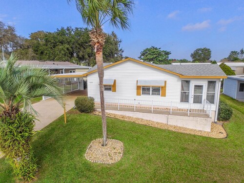 Spacious 2/2 ranch home , WIFI, Smart TVs, near pools & Spanish Springs.