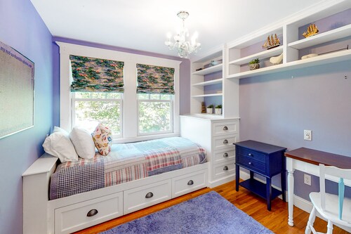 Stunning, Classic Home with Central AC, WiFi, Outdoor Patio, and Full Kitchen