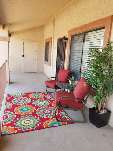 Modern Condo-Mountain Views-Heated Pool