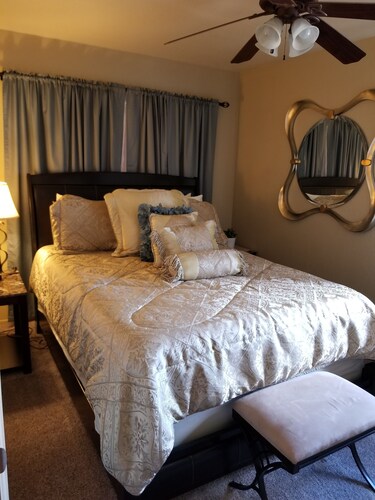 2 Bedroom Condo-Mountain Views-Heated Pool