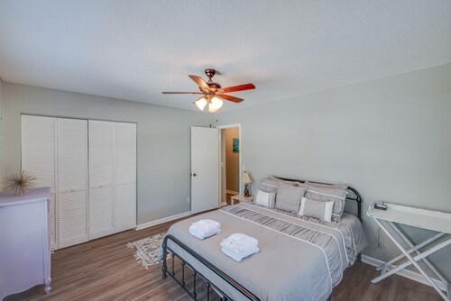 Location Location Location! Extremely close to Parris Island!