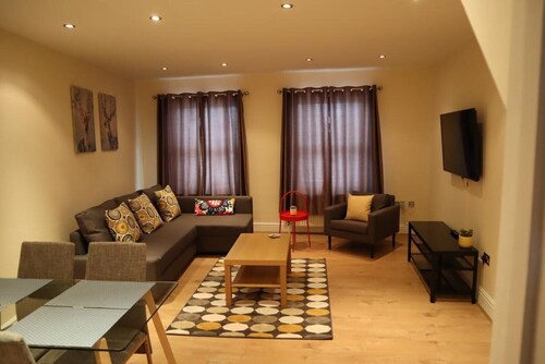 Beautifully presented spacious 1 bedroom apartment. NEW LISTING
