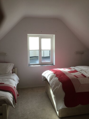 Stunning cottage, overlooking Harbour