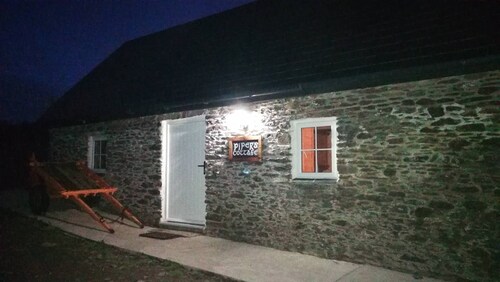 Historic & Charming Sea Cottage with stunning ocean-front /mountain splendour
