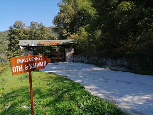 Sakli Cennet Esadiye