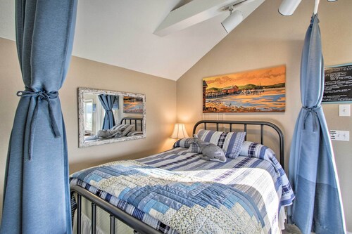 Idyllic Waterfront Cottage w/Beach & Sunset Views!