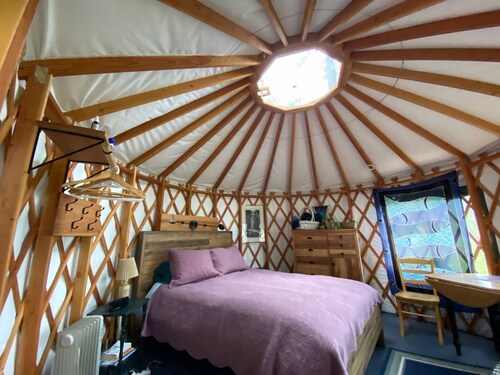 Paradise West Log Cabin, private wilderness retreat, glacier views, beach access
