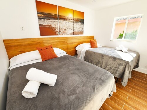 Super Stylish●Heated Pool●Foosball!●Beach 6min●Super New! ★★★★★