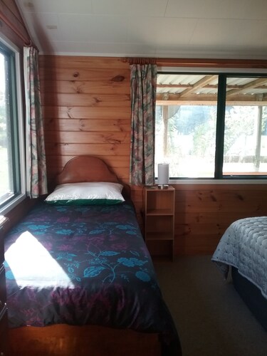 Entire self contained Sunshine Cottage