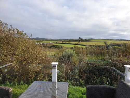 Beautiful views on a small, peaceful site great beaches, surfing, walking nearby