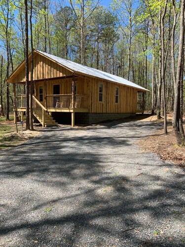 *Squirrel's Nest* New, private cabin near Desoto, Little River!