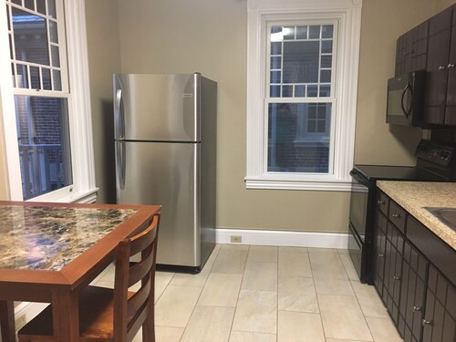 Charming Lancaster City Unit
