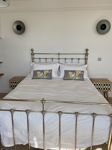 Stunning East Sussex 4 Bed House with Private Beach