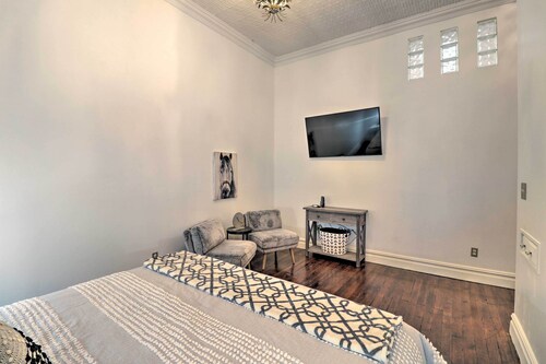 Spacious Downtown Condo - 1 Block to Bathhouse Row