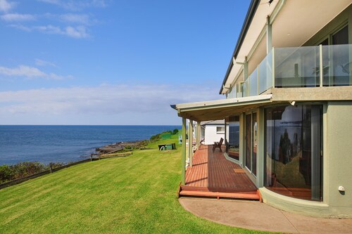 Seascape @Culburra. Waterfront, 4B4B, 180 degree views. Dog friendly