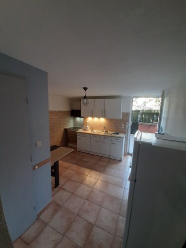 Pierrelatte maison 100 m2 , terrasse25 m2, 3 chambres écran plat, clim, bureaux