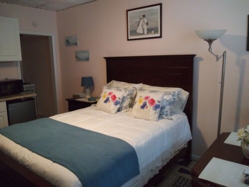 Beach Bum's Haven. Private suite located one block from beach and boardwalk.