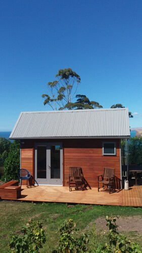 Pequeña casa con vista al mar