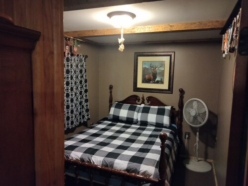 Come and enjoy some peace and quite at the Pumpkin hollow Inn