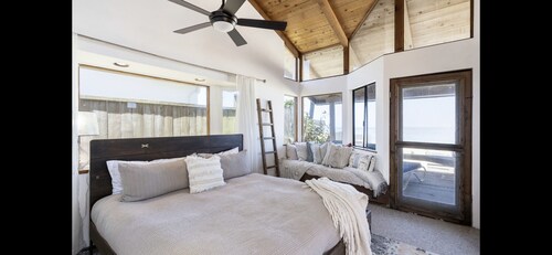 THE MIRACLE HOUSE! Beachfront on PIPELINE!