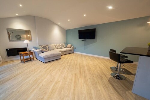 Contemporary studio set in private gardens