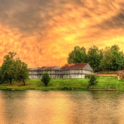 Crown Point Resort – Adults Only