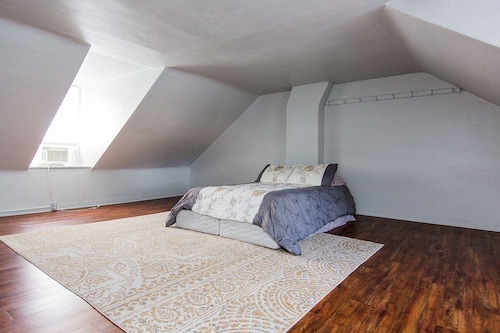Lovely Downtown Townhome