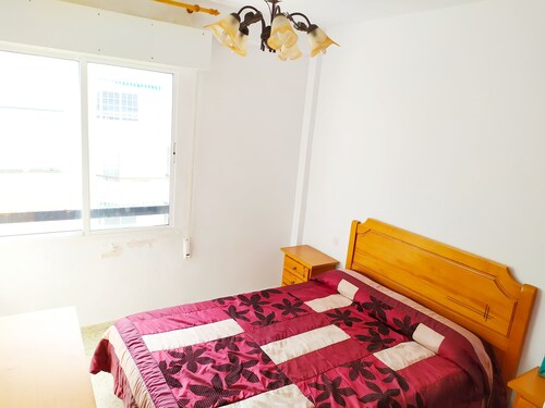 First line and view of the beach. 4 rooms 80m². Very well placed. Andalusia.