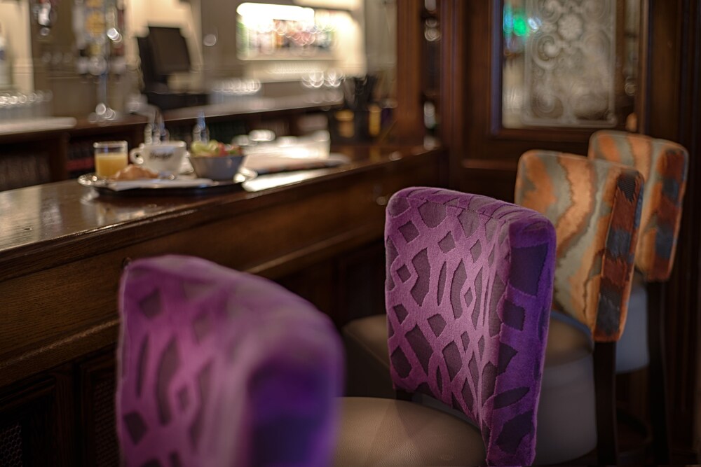 Hotel Lounge