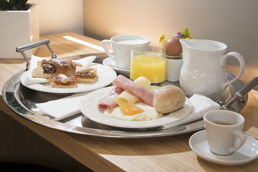 Room Service - Dining