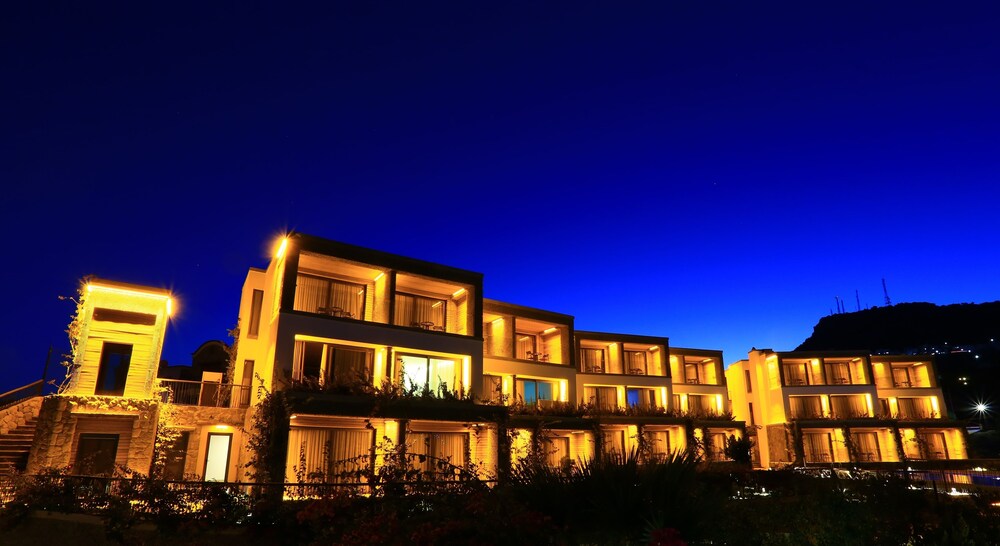Hotel Front - Evening/Night