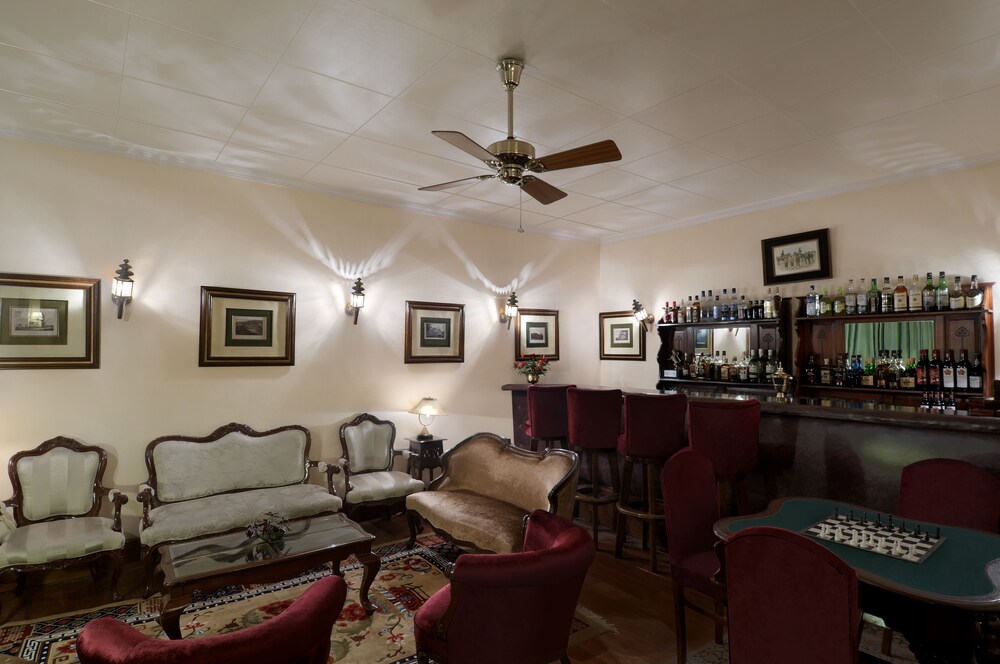 Hotel Bar