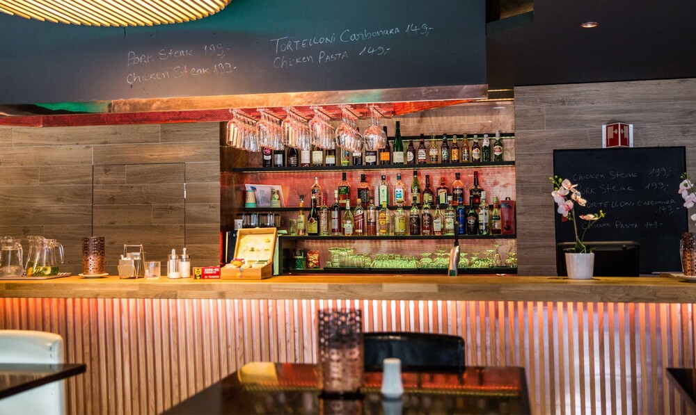 Hotel Bar