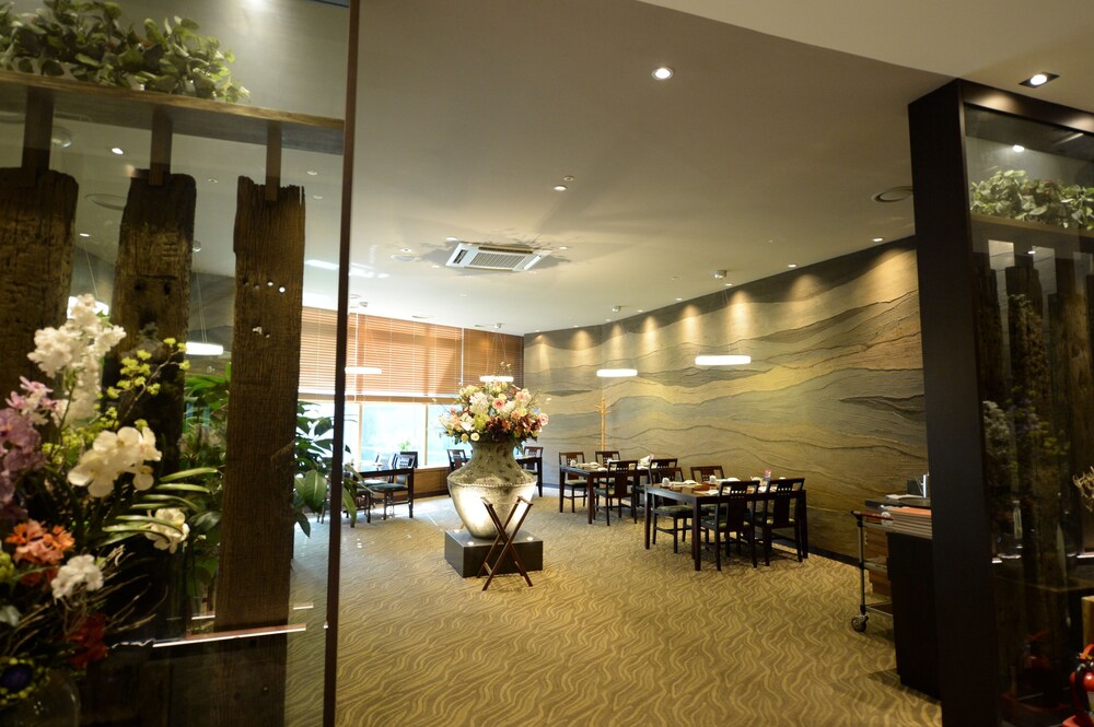 Food Court