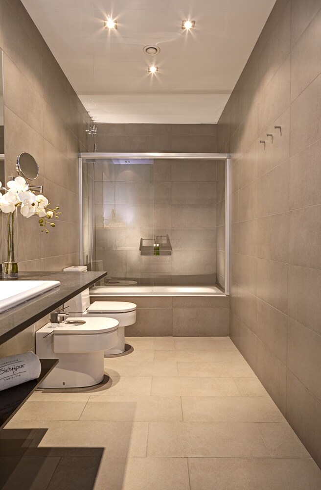 Penthouse, 2 Bedrooms - Bathroom