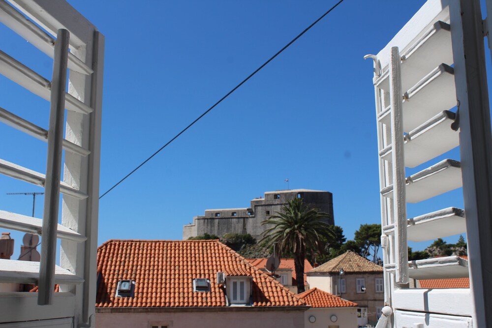 Comfort Apartment, 4 Bedrooms, Balcony - Guestroom