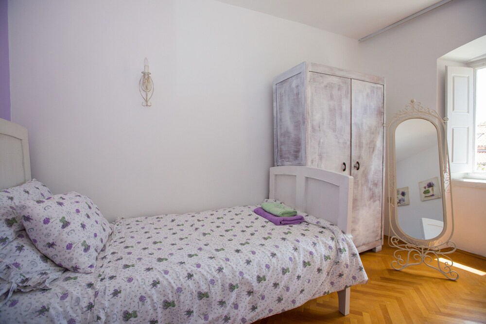 Comfort Apartment, 4 Bedrooms, Balcony - Guestroom