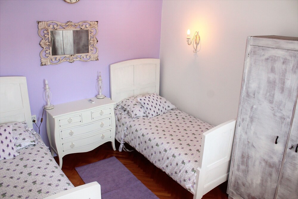 Comfort Apartment, 4 Bedrooms, Balcony - Guestroom