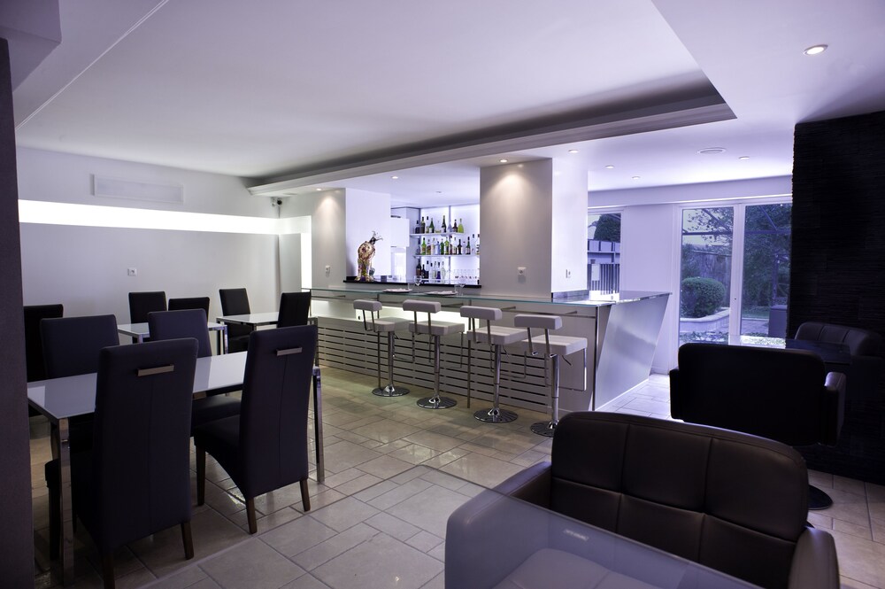 Hotel Bar