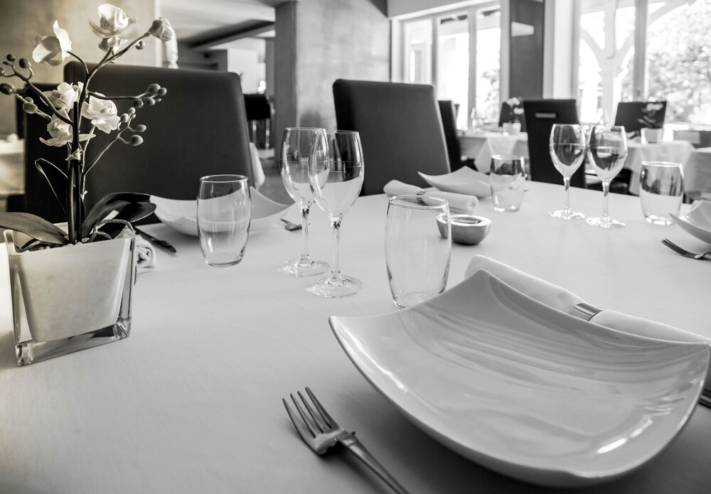 Couples Dining