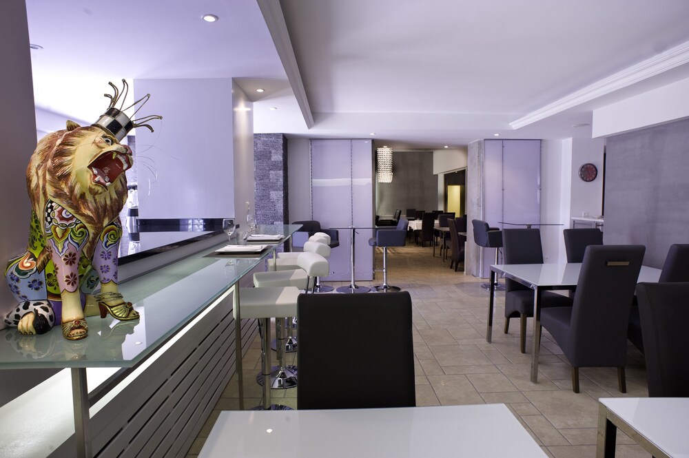 Hotel Lounge