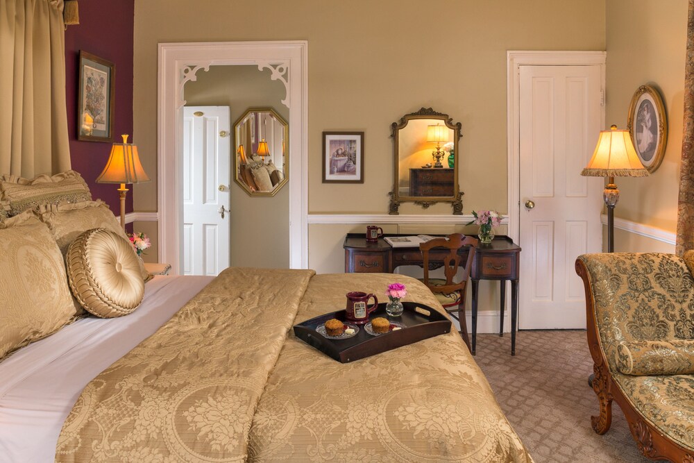 Room Service - Dining