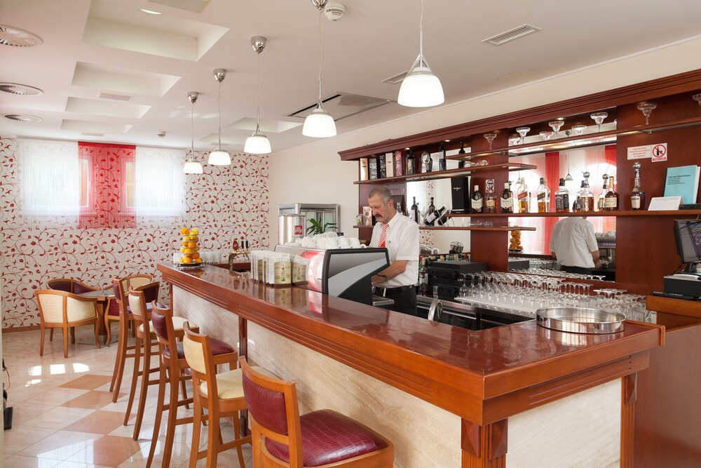 Hotel Bar