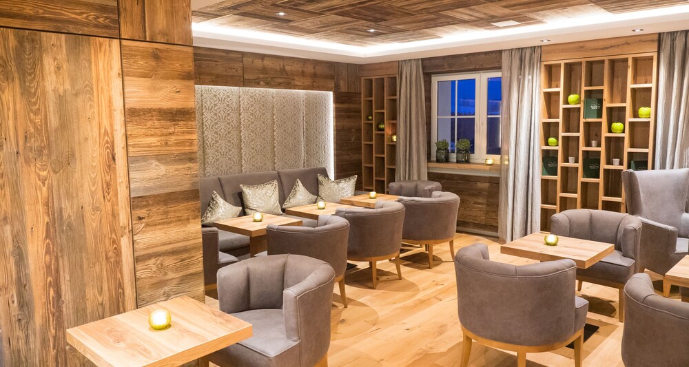 Hotel Lounge