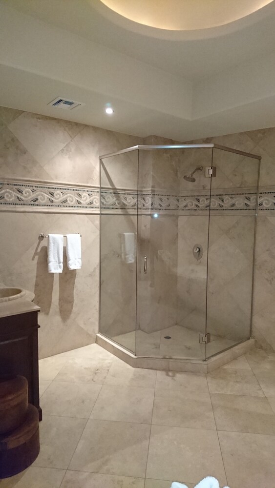 Condo, 2 Bedrooms - Bathroom