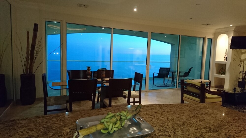 Premium Condo, 2 Bedrooms - Guestroom
