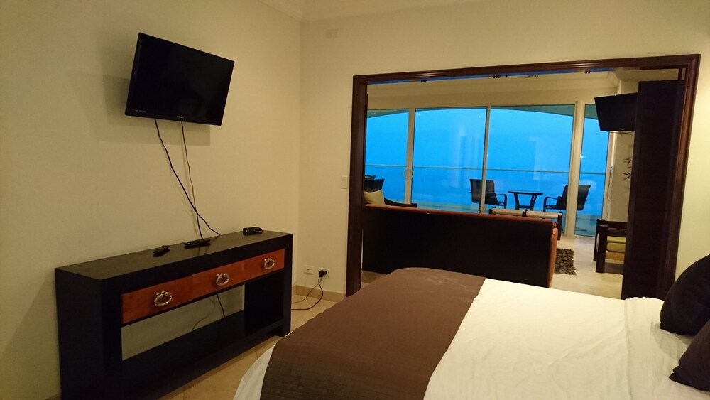 Premium Condo, 2 Bedrooms - Guestroom
