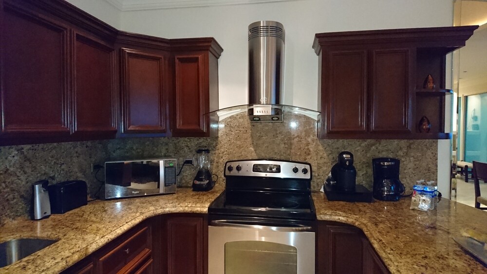 Premium Condo, 2 Bedrooms - Guestroom