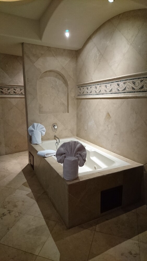 Premium Condo, 2 Bedrooms - Bathroom