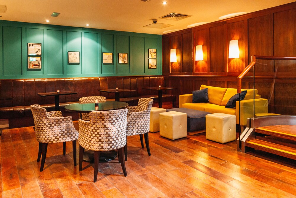 Hotel Bar